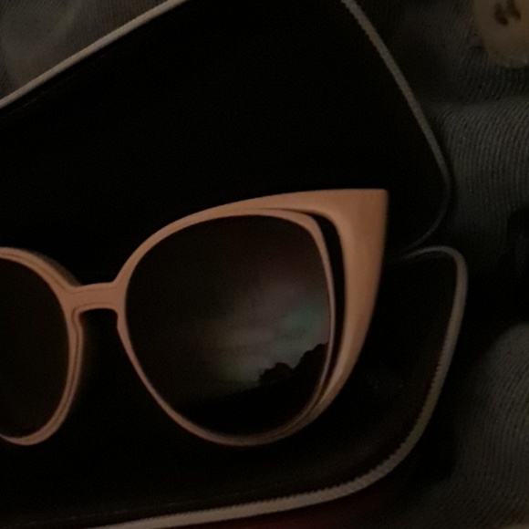 Perverse cats eye sunglasses. - Picture 3 of 7